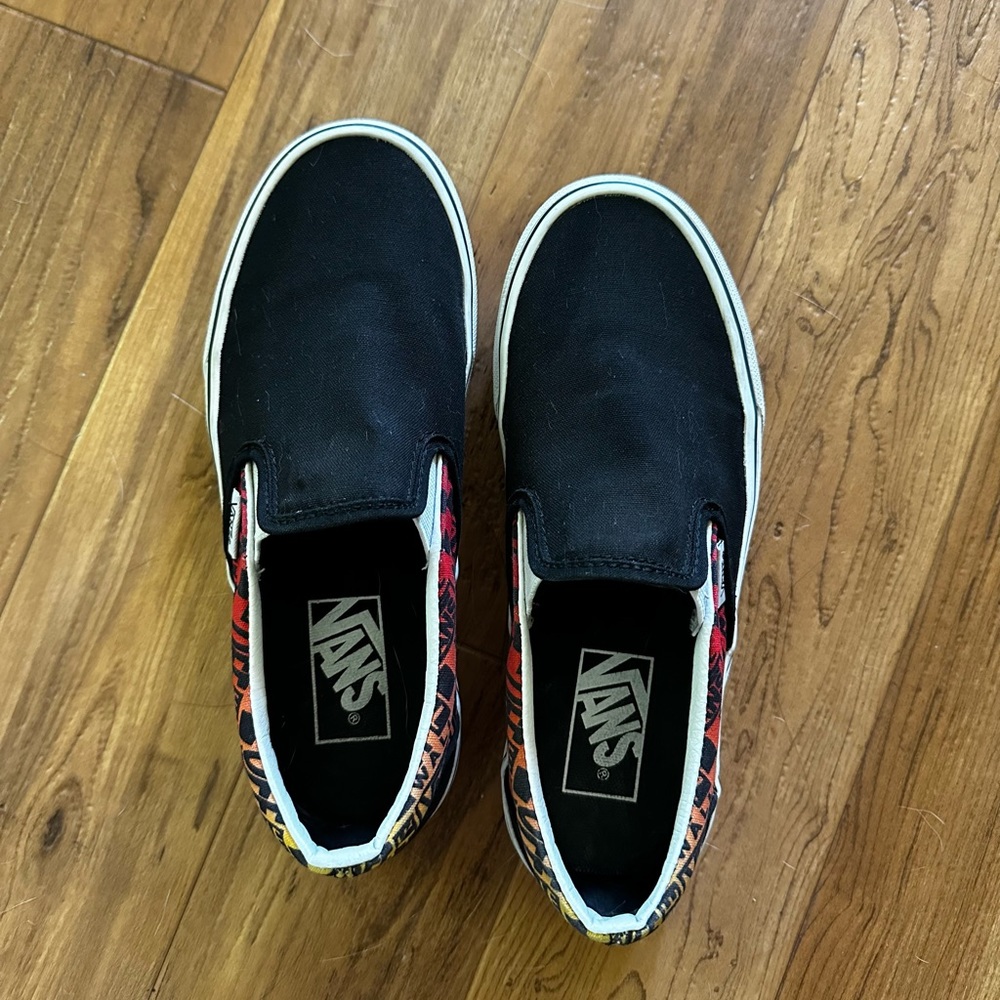 Vans classic slip on logo flame